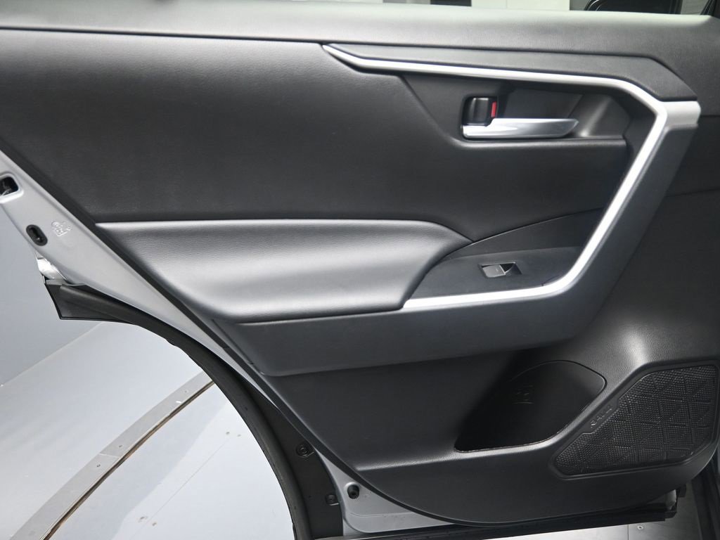 Used 2022 Toyota RAV4 XLE image 23