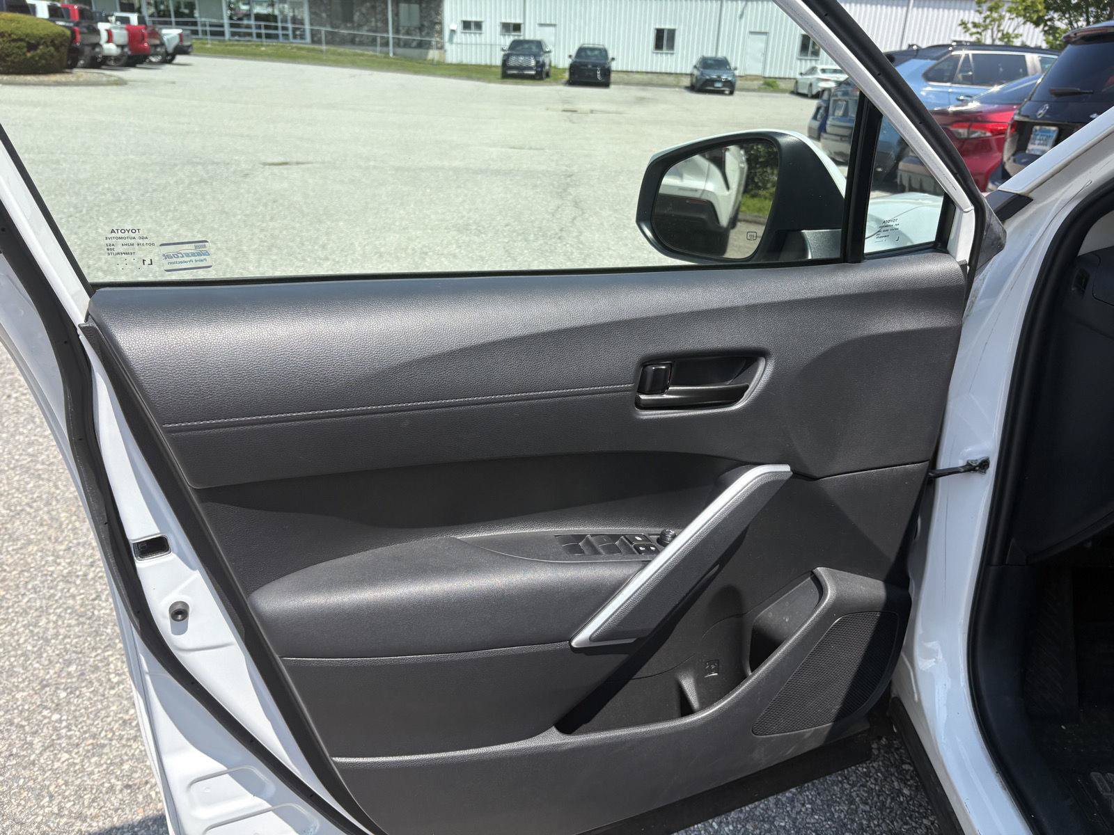 Used 2023 Toyota Corolla Cross LE AWD/4WD image 9
