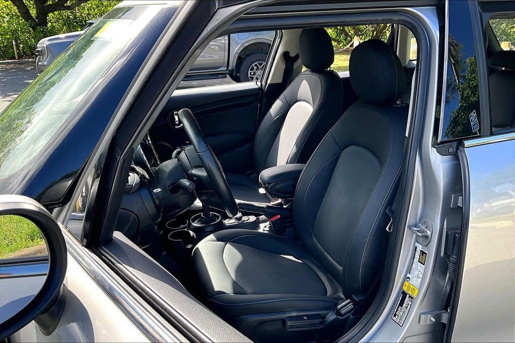 Used 2024 MINI Cooper 4-Door Hardtop image 27