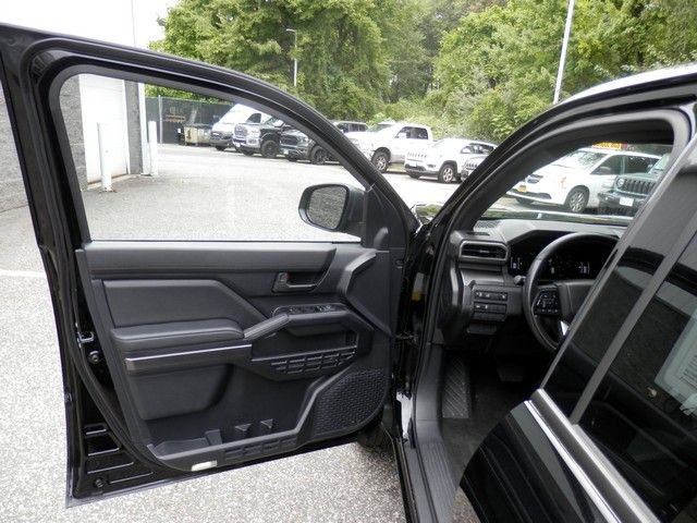Used 2025 Toyota 4Runner SR5 AWD/4WD image 15
