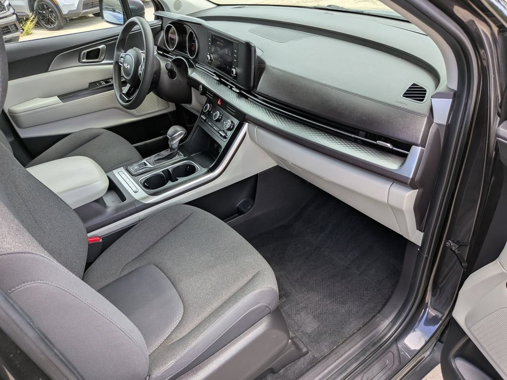 Certified 2024 Kia Carnival LX FWD image 13