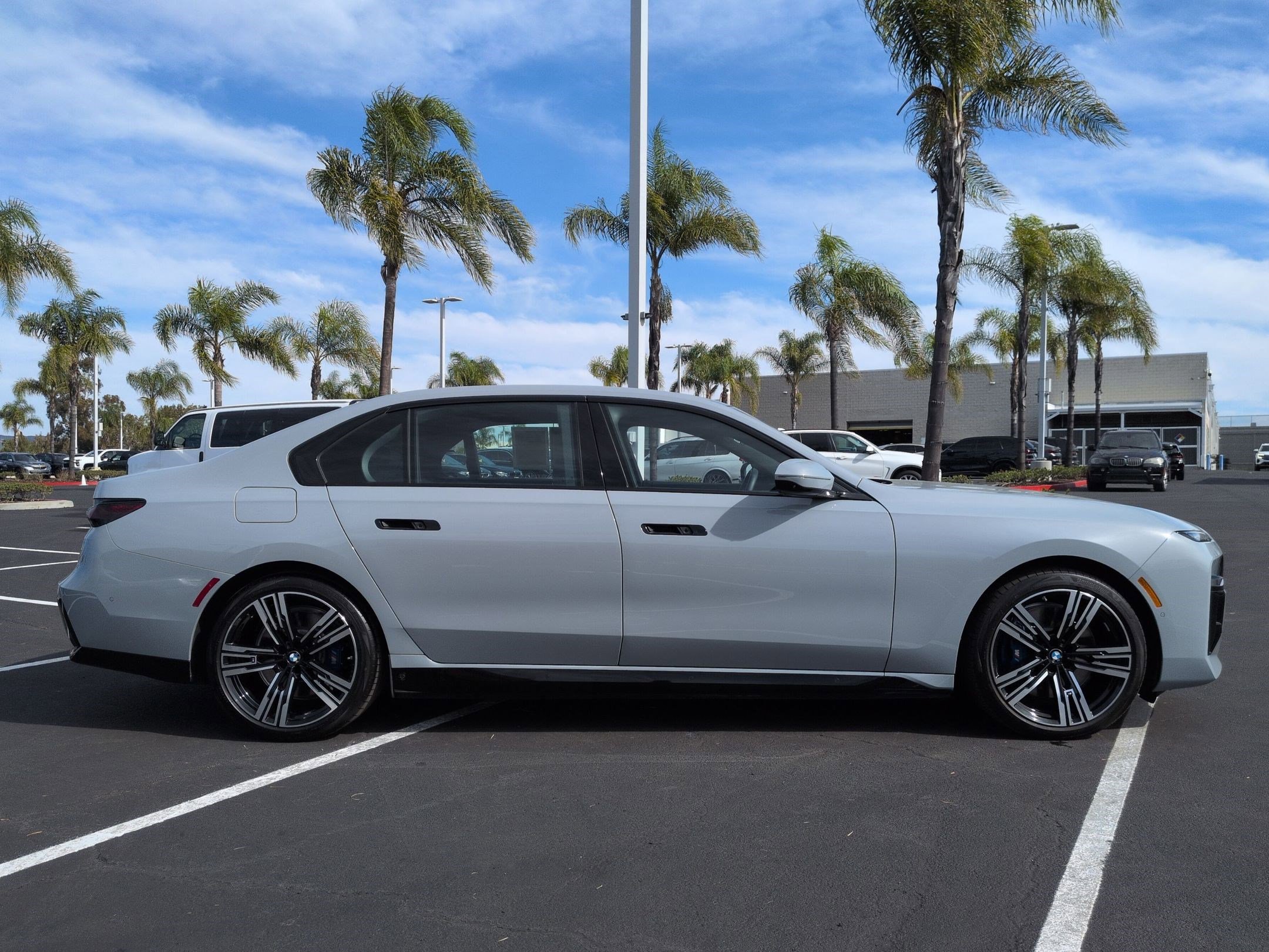 Used 2025 BMW i7 xDrive60 w/ Executive Package image 11