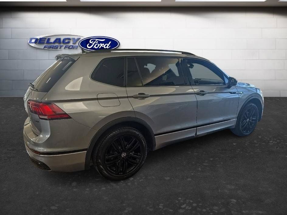 Used 2022 Volkswagen Tiguan SE R-Line AWD/4WD image 7