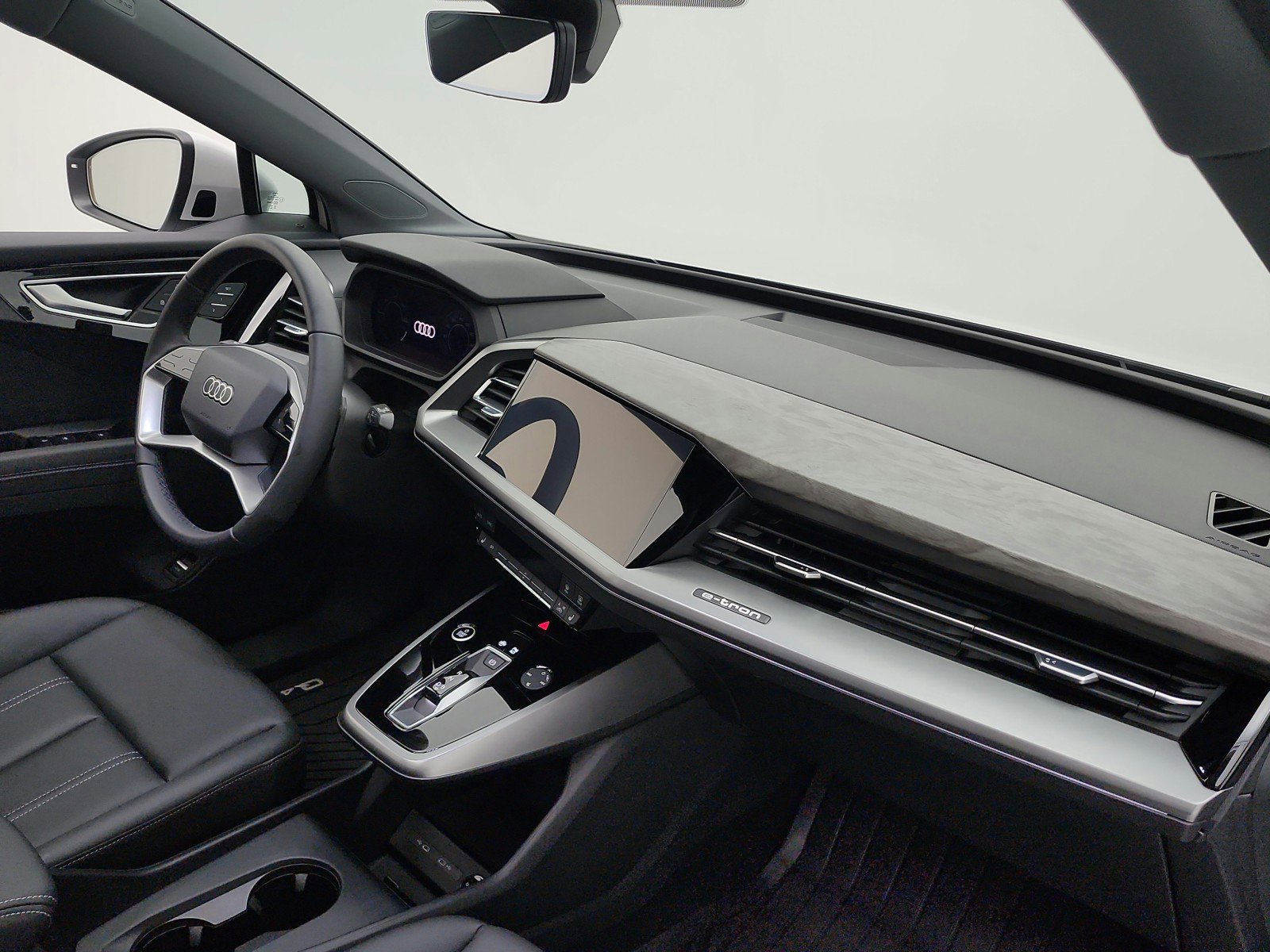 Used 2025 Audi Q4 e-tron Premium w/ Convenience Package image 18