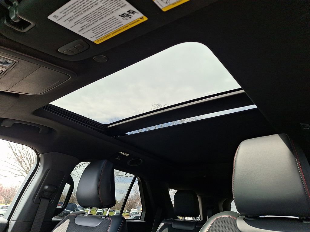 Used 2025 Ford Explorer ST image 16