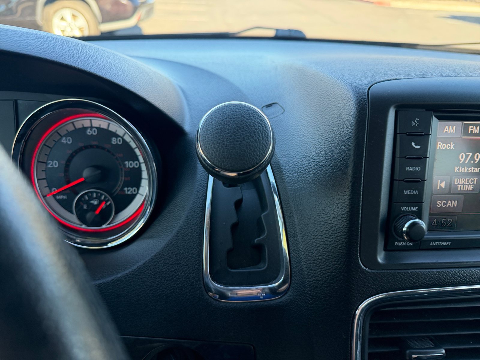 Used 2018 Dodge Grand Caravan SE w/ UConnect Hands-Free Group FWD image 21