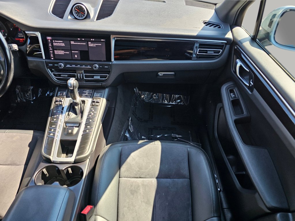 Used 2021 Porsche Macan w/ Premium Package image 4