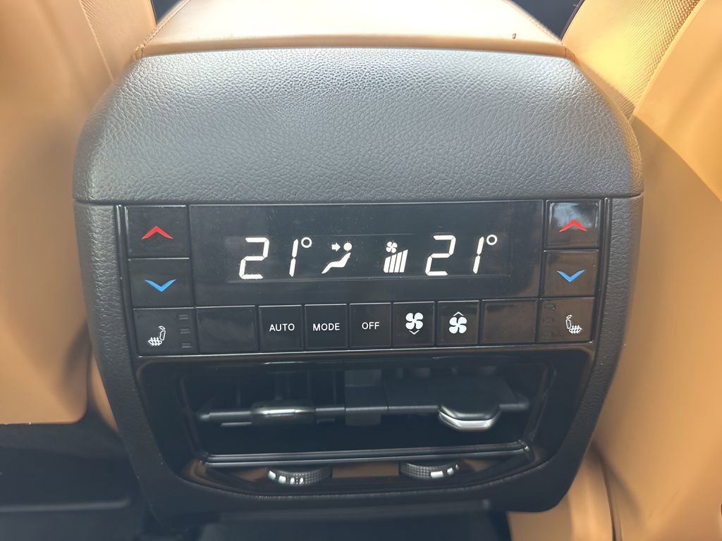 Used 2022 Jeep Grand Cherokee Summit w/ Adv Protech Group IV AWD/4WD image 14