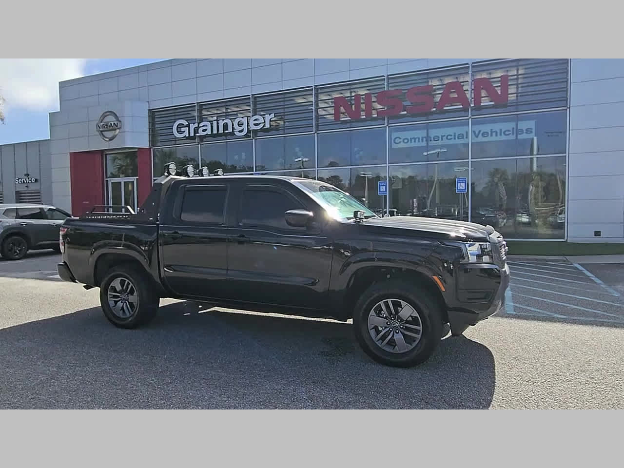 Used 2025 Nissan Frontier SV AWD/4WD image 17