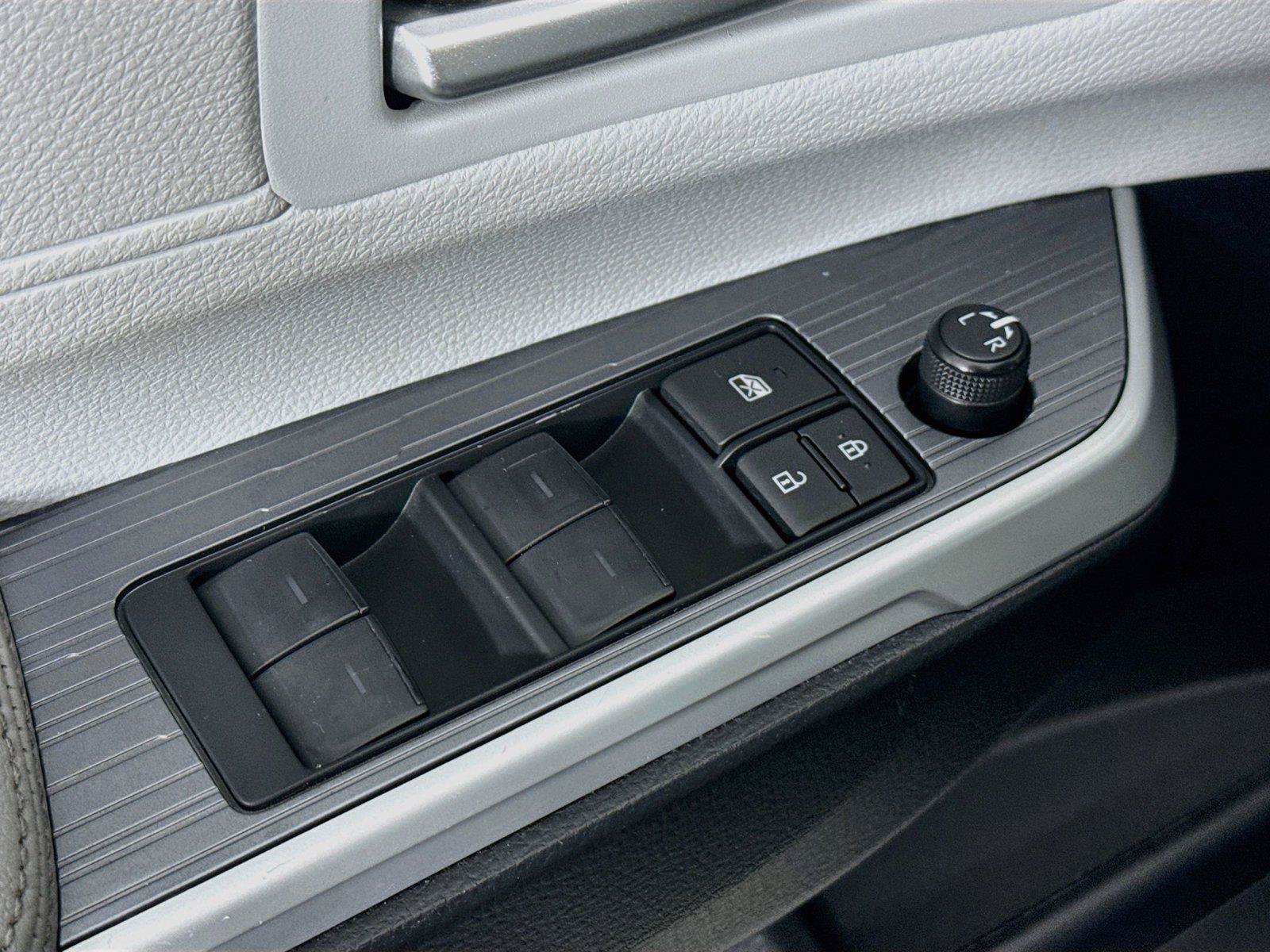 Certified 2025 Toyota Sienna XLE FWD image 29