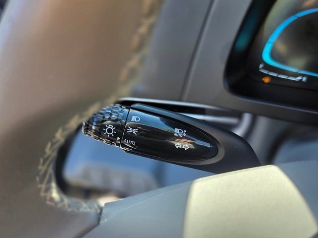 Certified 2025 Hyundai Elantra Sport image 31