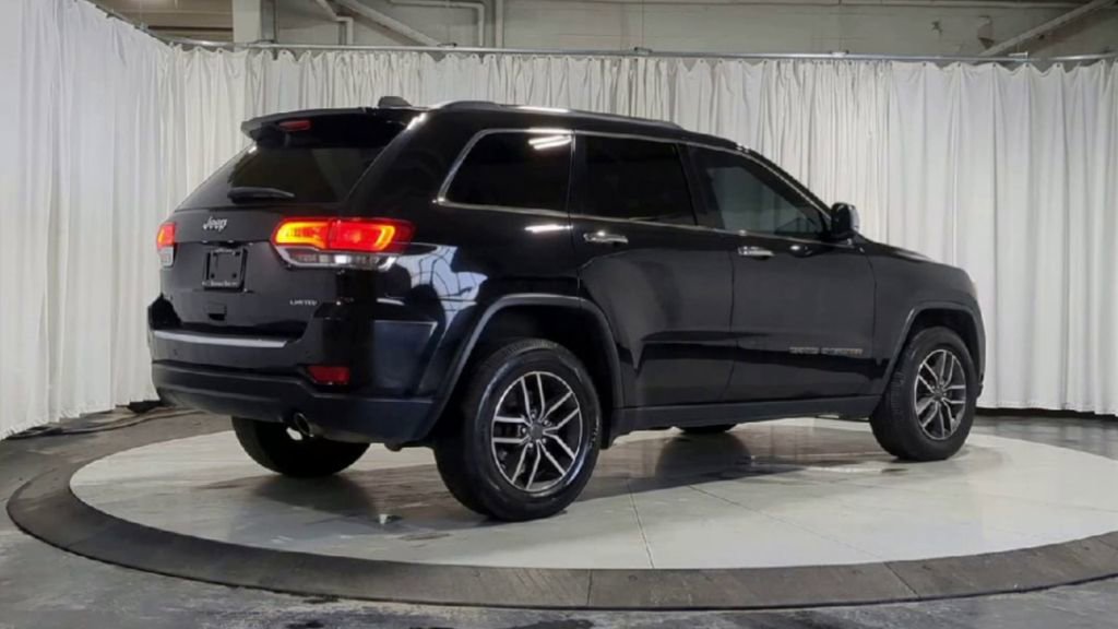 Used 2020 Jeep Grand Cherokee Limited AWD/4WD image 10