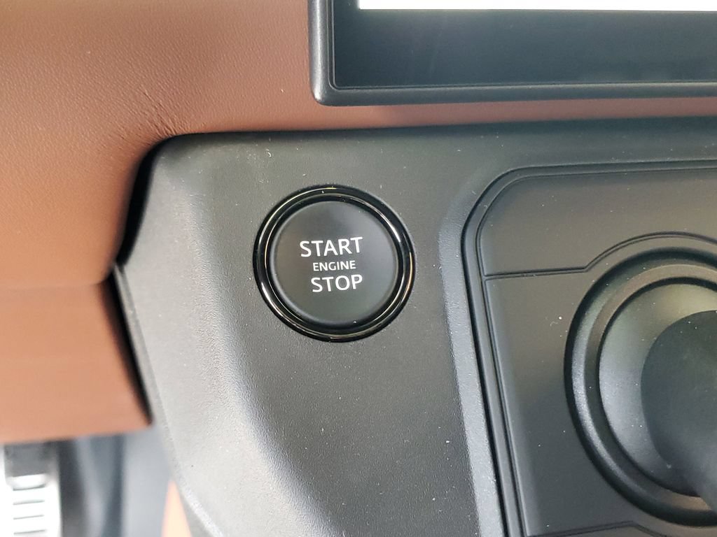 New 2026 Land Rover Defender 110 AWD/4WD image 18