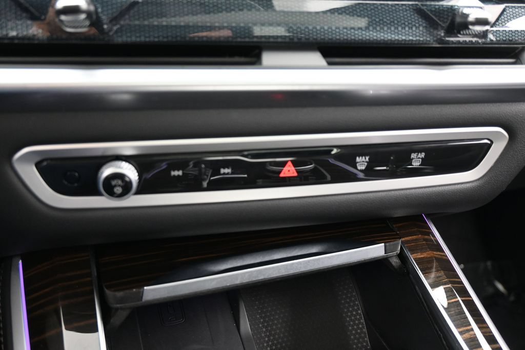Used 2025 BMW X5 xDrive50e AWD/4WD image 27