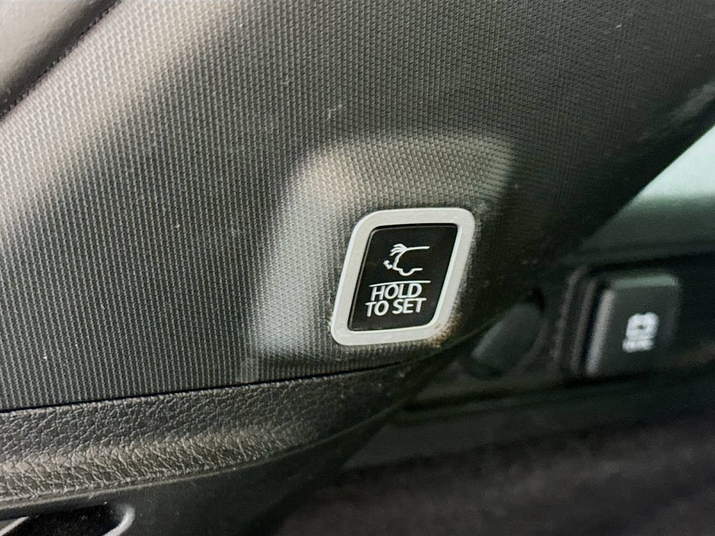 Used 2023 Jeep Grand Cherokee Overland w/ Luxury Tech Group IV AWD/4WD image 33
