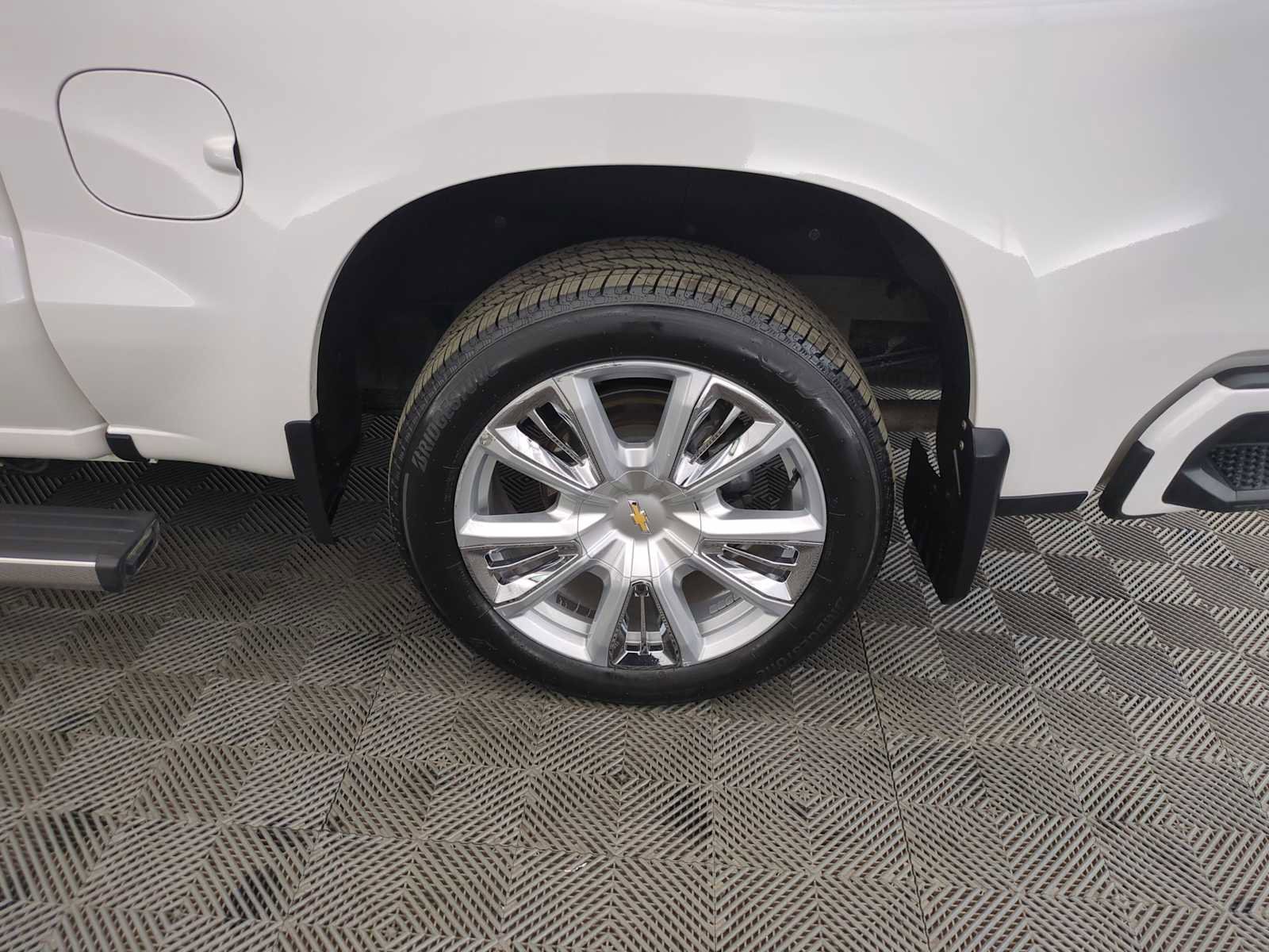 Used 2024 Chevrolet Silverado 1500 High Country w/ High Country Premium Package AWD/4WD image 12
