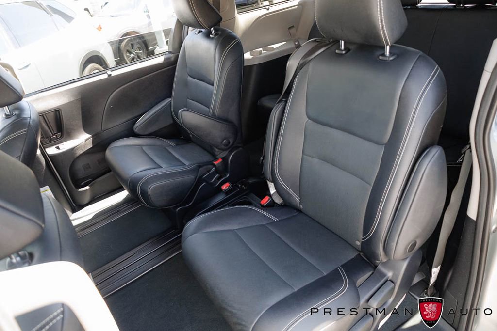 Used 2020 Toyota Sienna SE FWD image 37