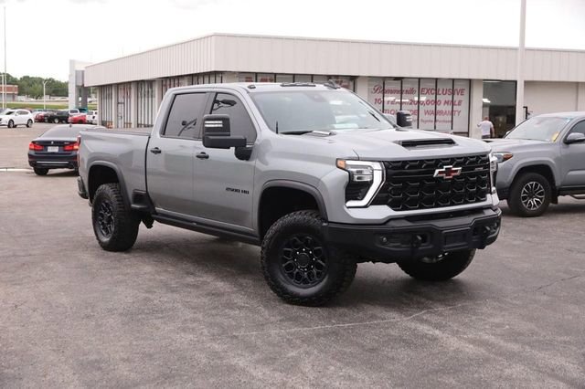 Used 2024 Chevrolet Silverado 2500 ZR2 w/ ZR2 Bison Edition AWD/4WD image 2
