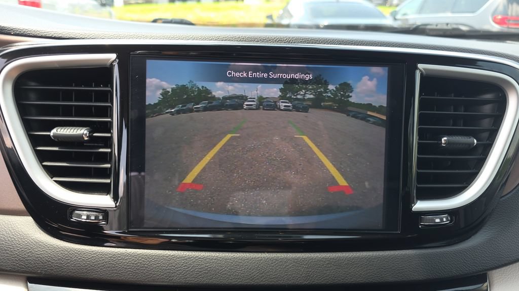 Used 2024 Chrysler Voyager LX FWD image 19