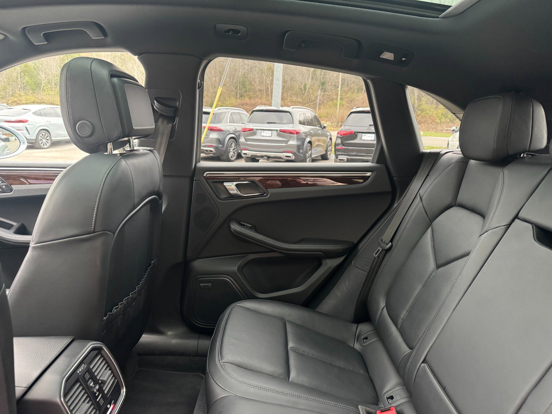 Used 2024 Porsche Macan image 46