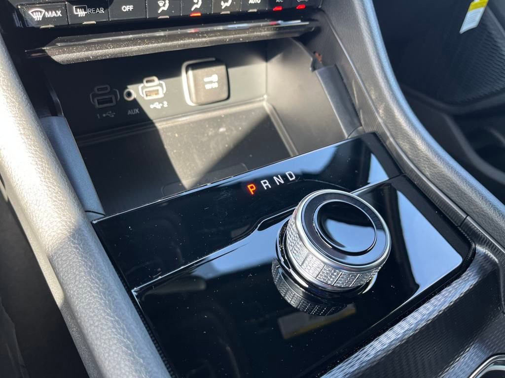 New 2025 Jeep Grand Cherokee L Laredo w/ Luxury Tech Group I image 38