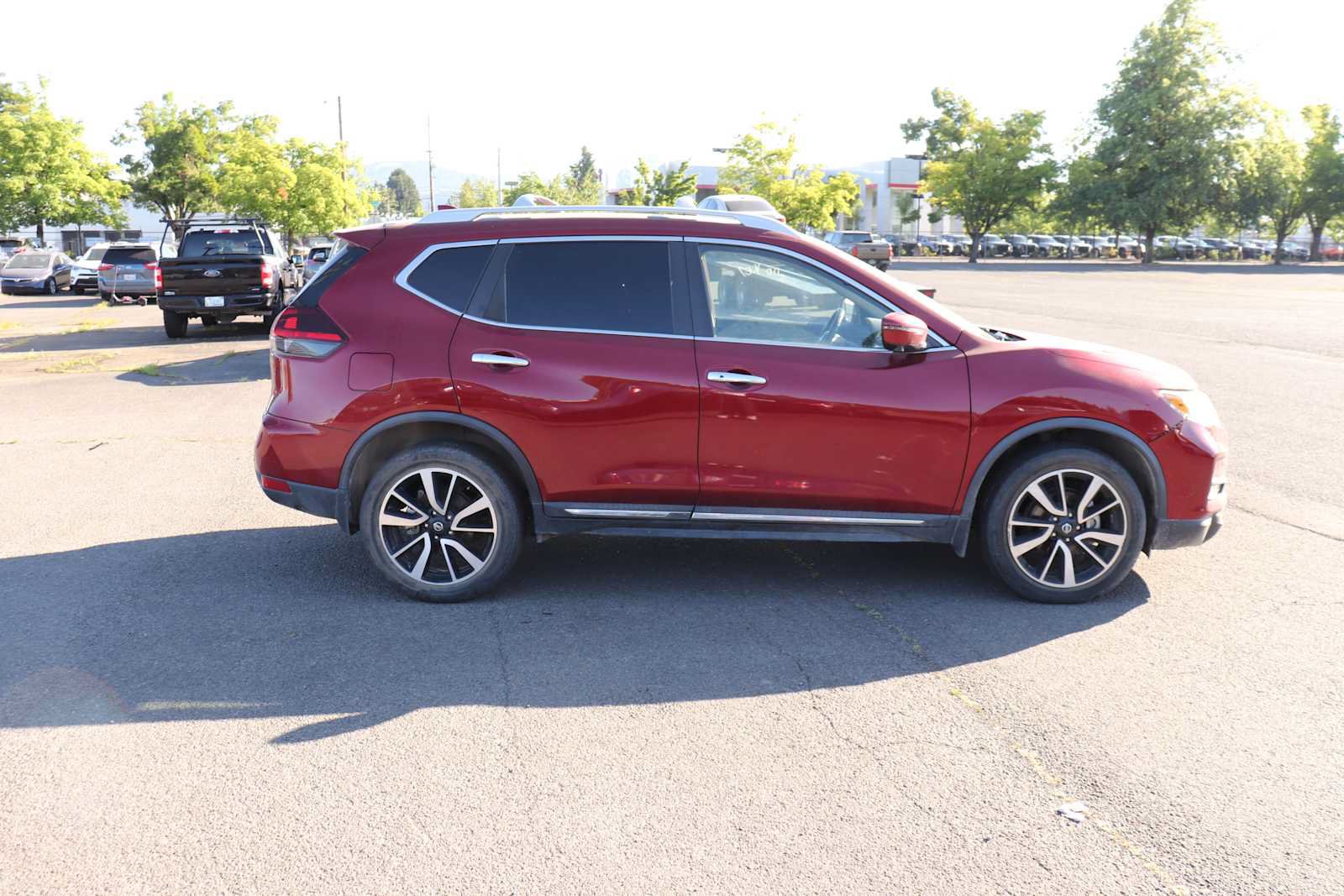Used 2019 Nissan Rogue SL w/ Premium Package AWD/4WD image 4