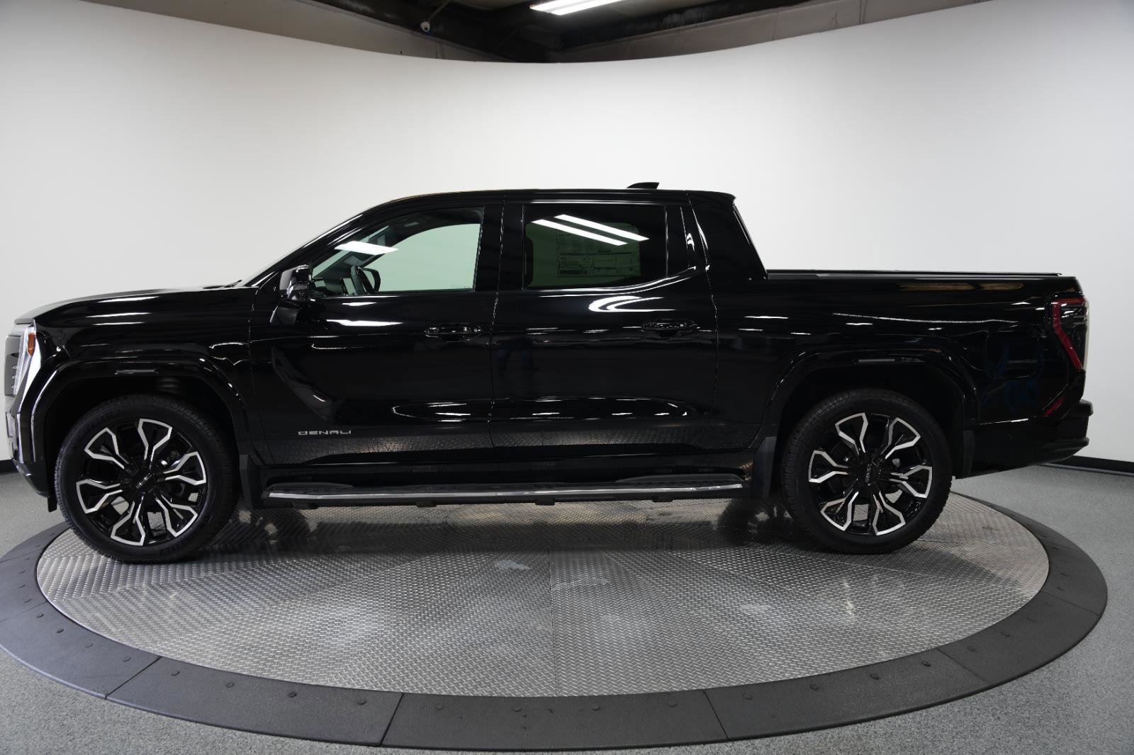 New 2025 GMC Sierra EV Denali image 5