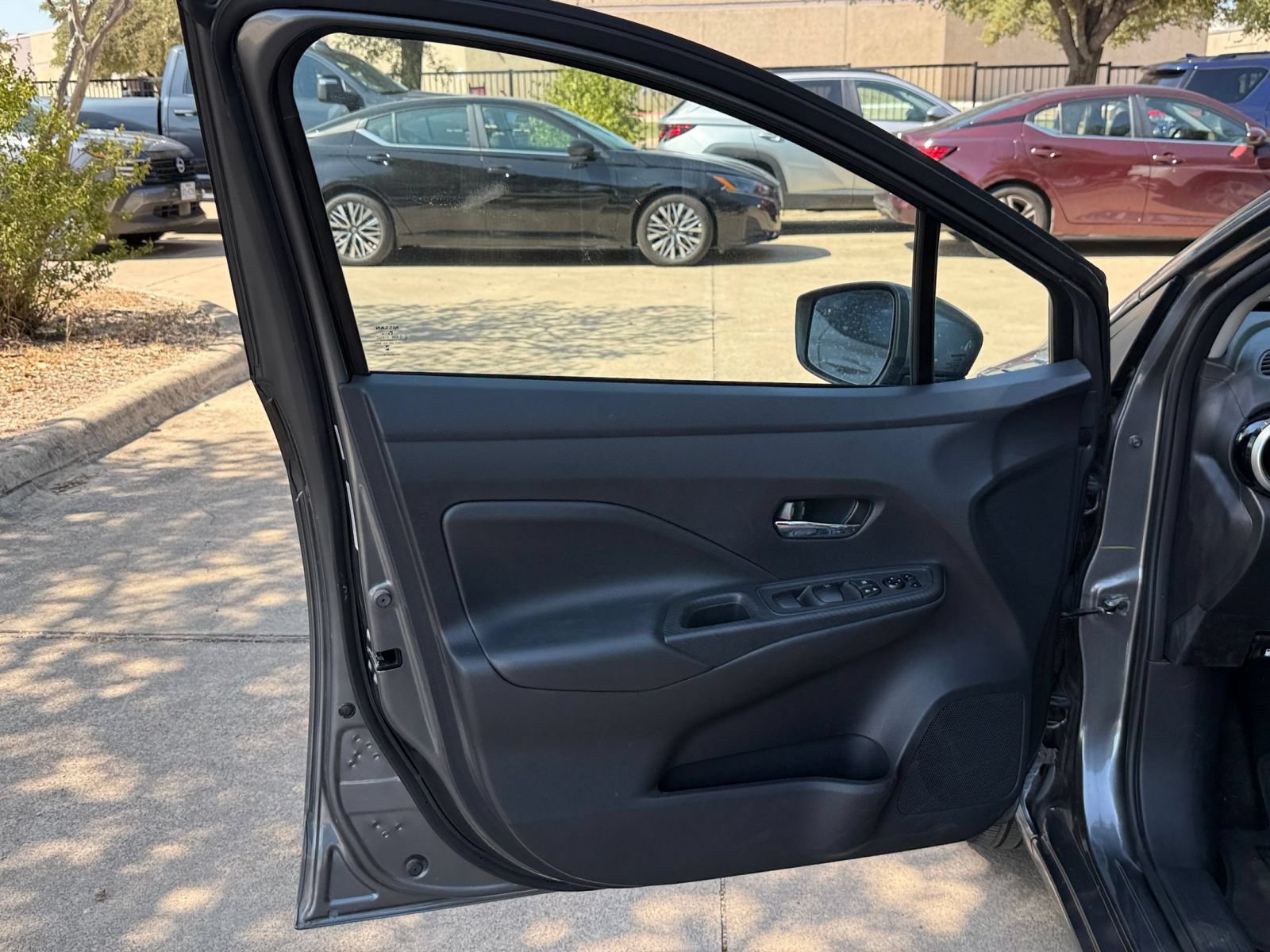 Used 2025 Nissan Versa SV FWD image 15