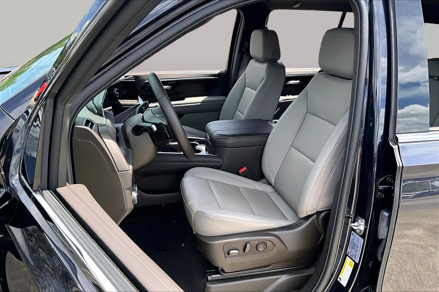Used 2025 Chevrolet Tahoe LT w/ Comfort Package RWD image 7