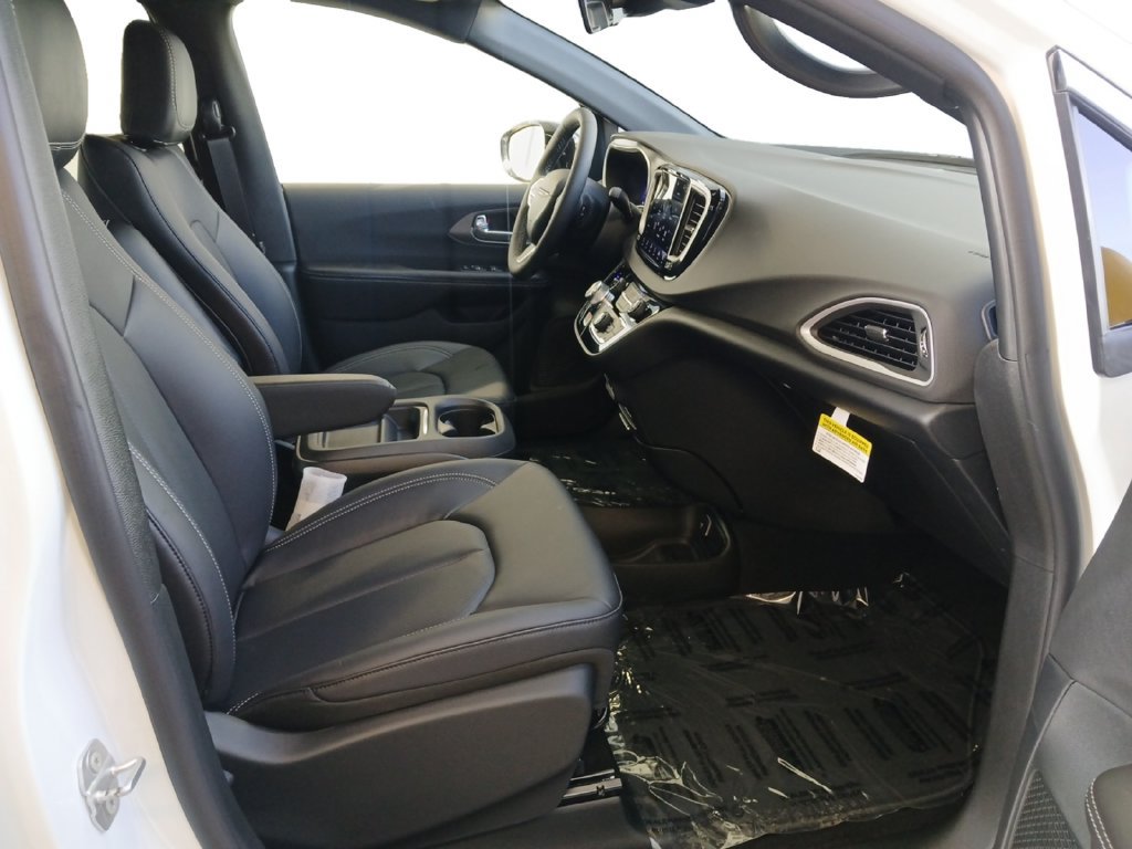 New 2027 Chrysler Pacifica LX FWD image 24