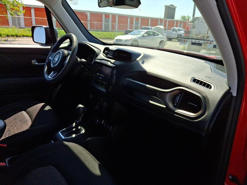 Used 2023 Jeep Renegade Latitude AWD/4WD image 11