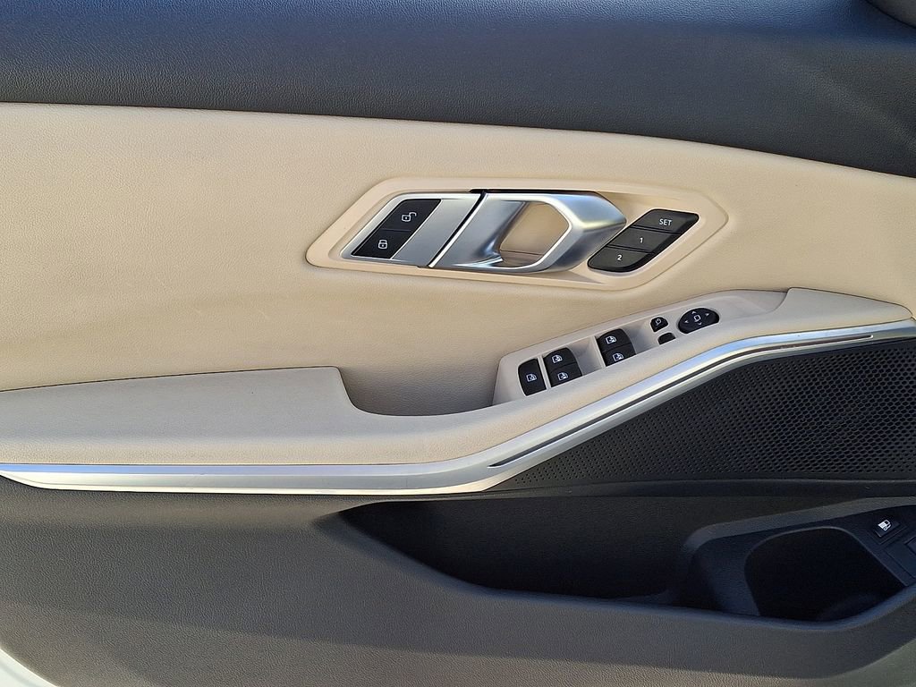 Used 2022 BMW 330e xDrive image 13