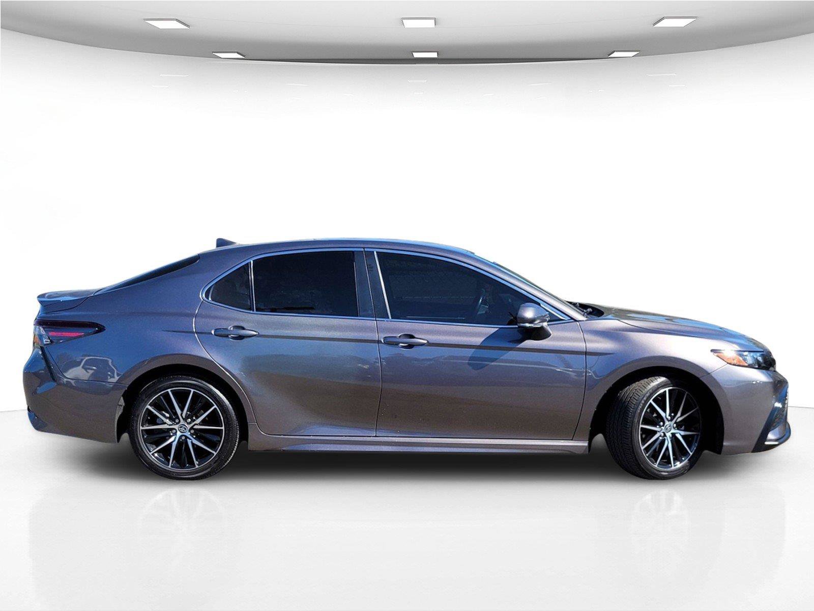Used 2023 Toyota Camry SE FWD image 5