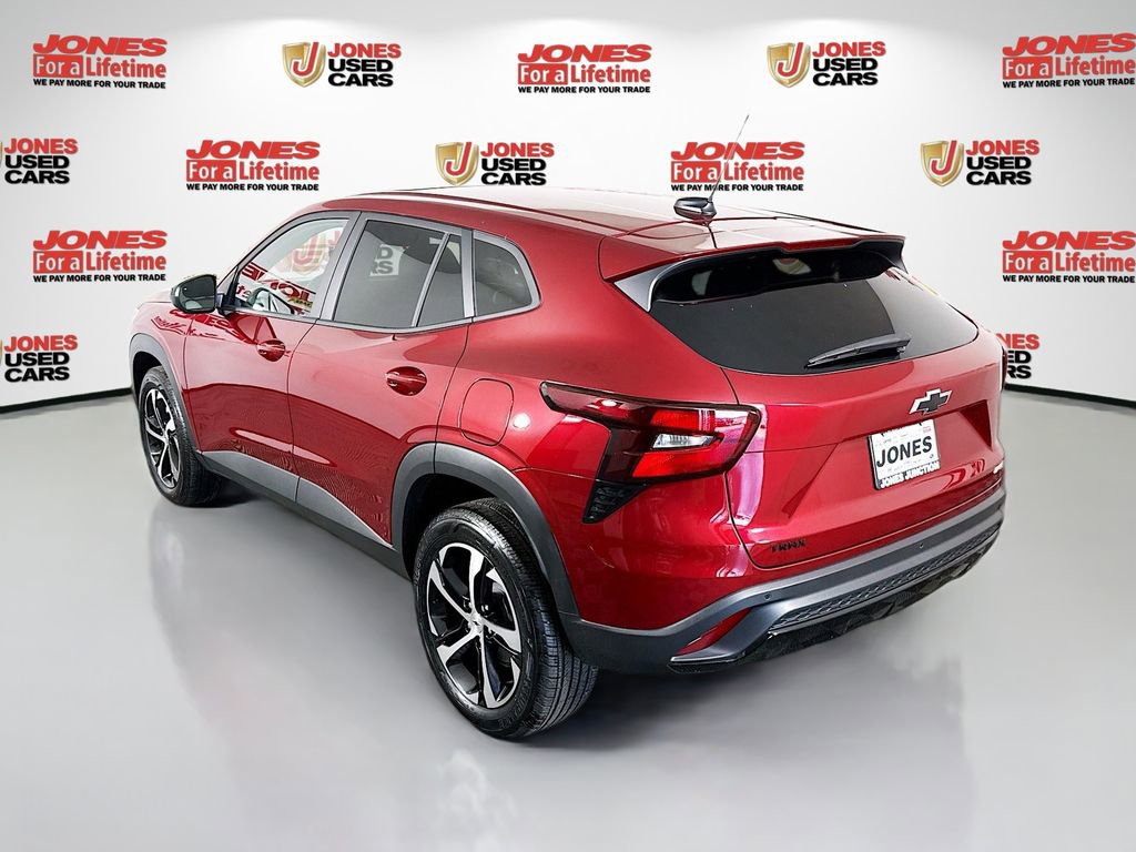 Used 2025 Chevrolet Trax RS w/ Sunroof Package image 2