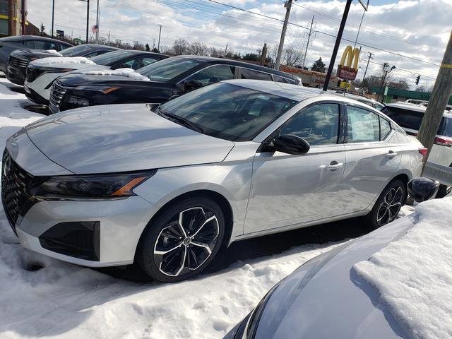 New 2025 Nissan Altima 2.5 SR image 3