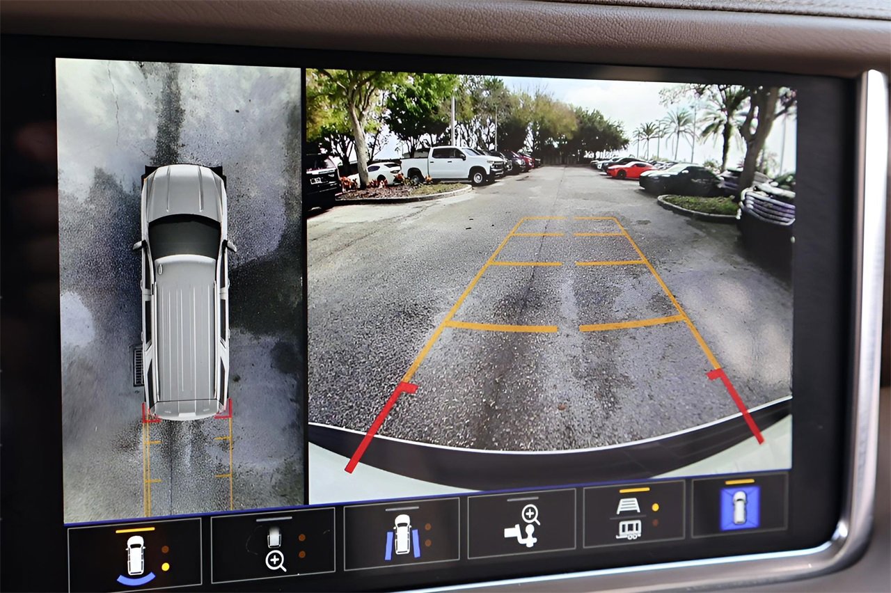 Used 2024 GMC Yukon XL Denali image 27