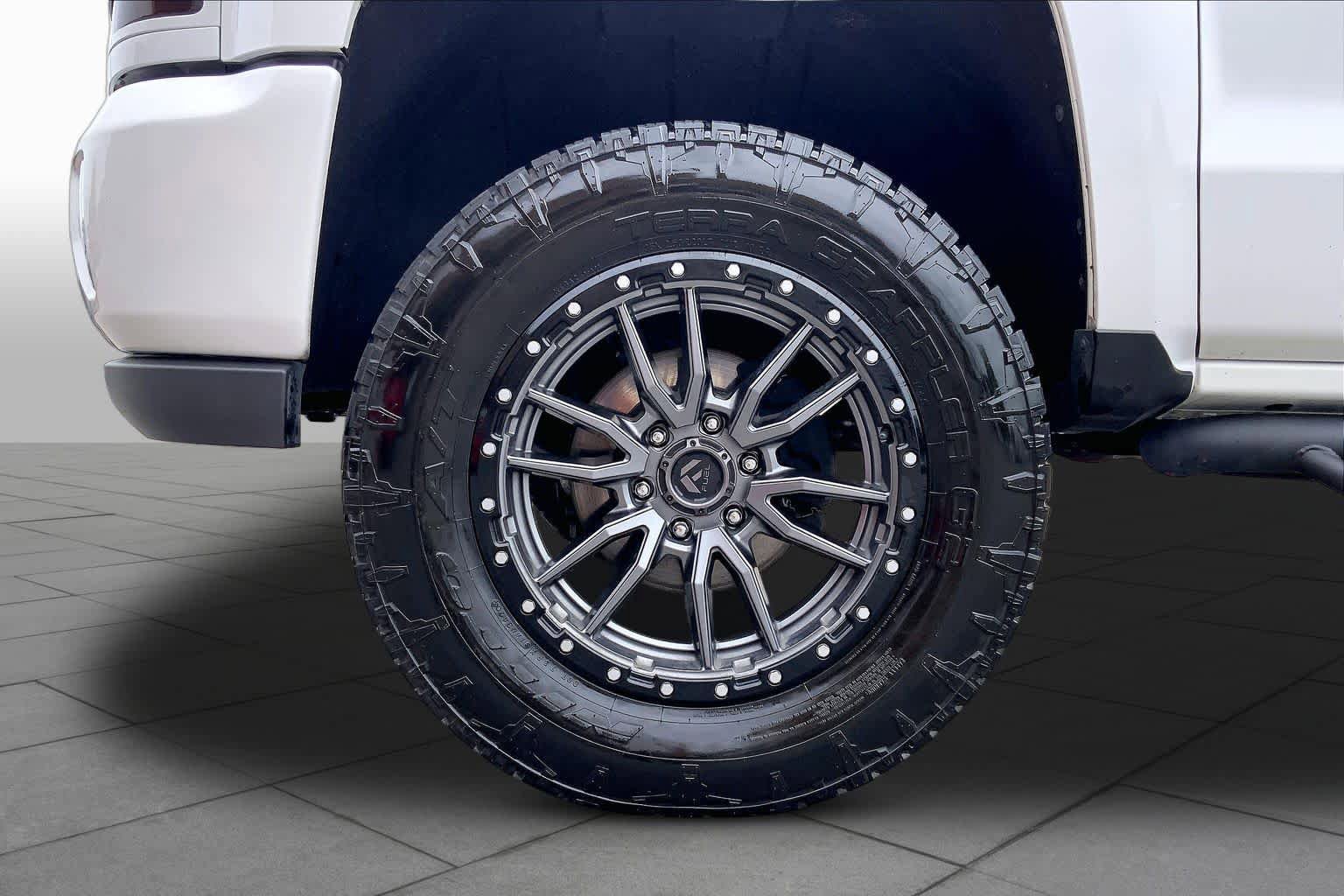 Used 2018 Chevrolet Silverado 1500 LT w/ All Star Edition AWD/4WD image 11