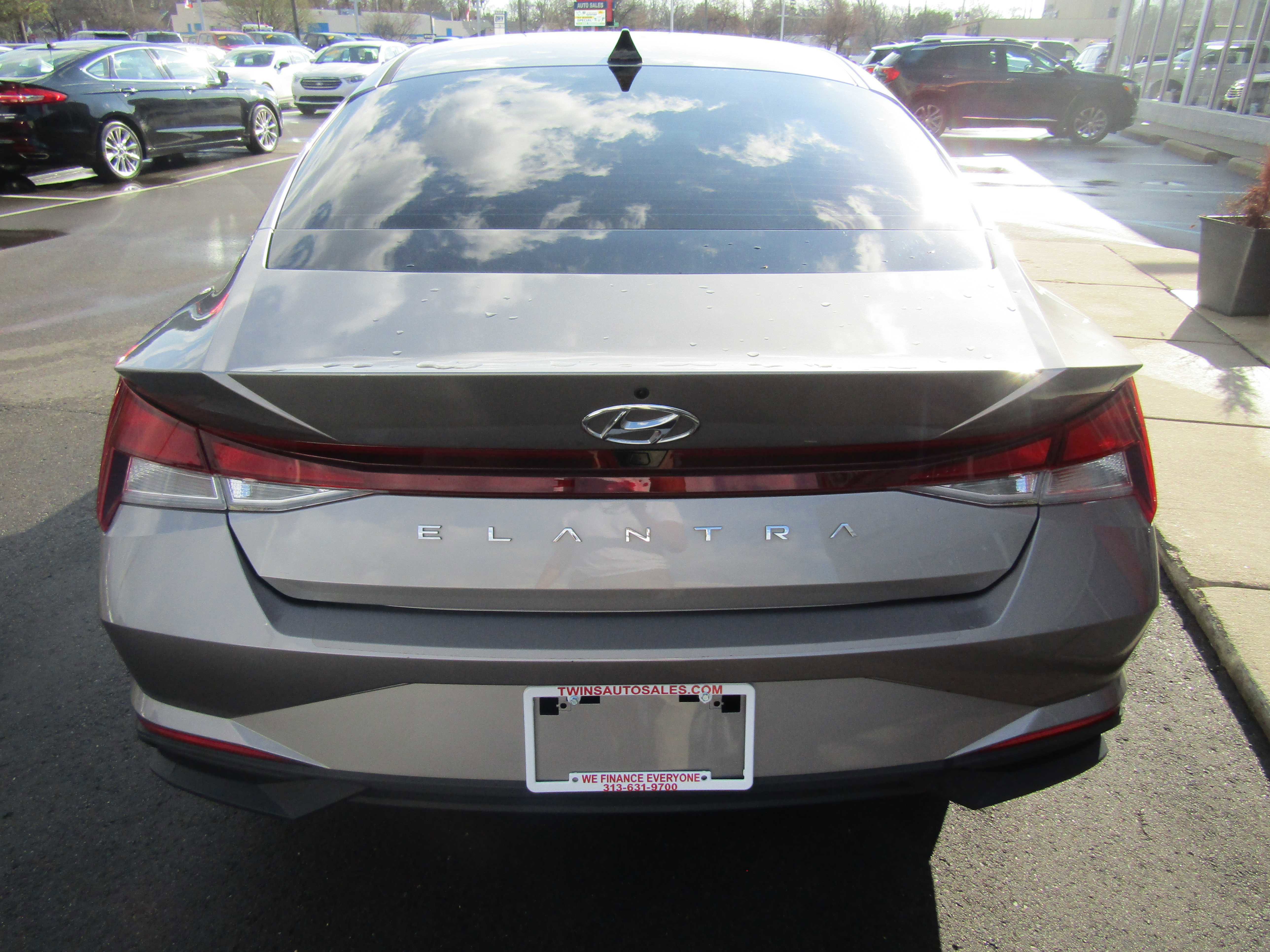 Used 2023 Hyundai Elantra SEL FWD image 6