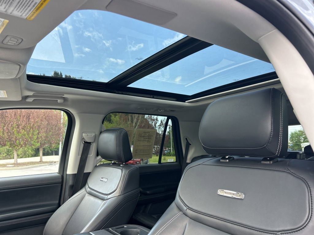 Used 2025 Ford Expedition Platinum w/ Driver's Package image 21