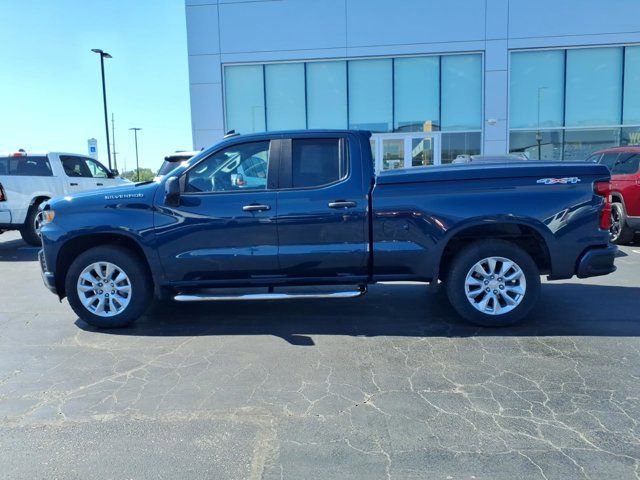 Used 2020 Chevrolet Silverado 1500 Custom w/ Custom Value Package AWD/4WD image 4