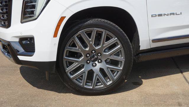 New 2027 GMC Yukon XL Denali Ultimate w/ LPO, Floor Liner Package AWD/4WD image 2