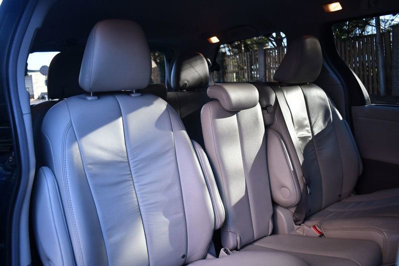 Used 2011 Toyota Sienna XLE w/ Premium Pkg image 26