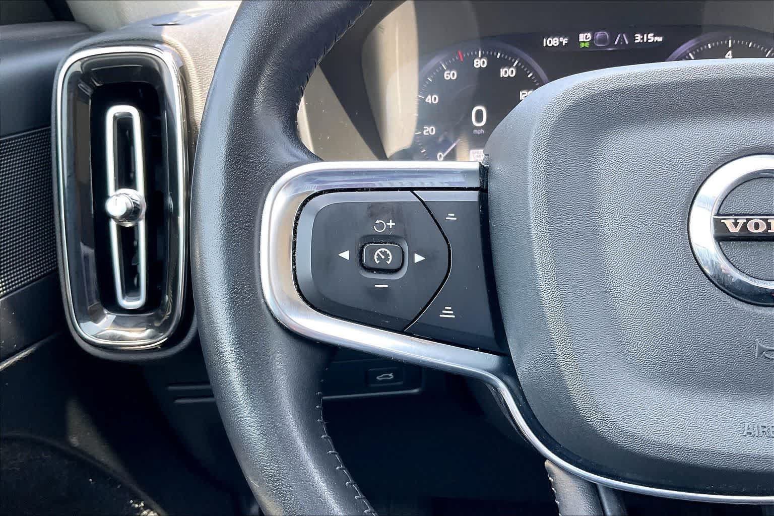 Used 2021 Volvo XC40 T5 Momentum w/ Climate Package AWD/4WD image 23