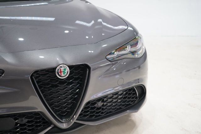 Used 2025 Alfa Romeo Giulia AWD image 9
