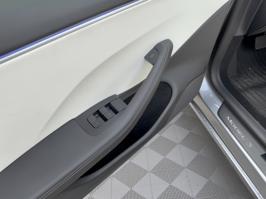Used 2025 Tesla Model 3 Long Range RWD image 15