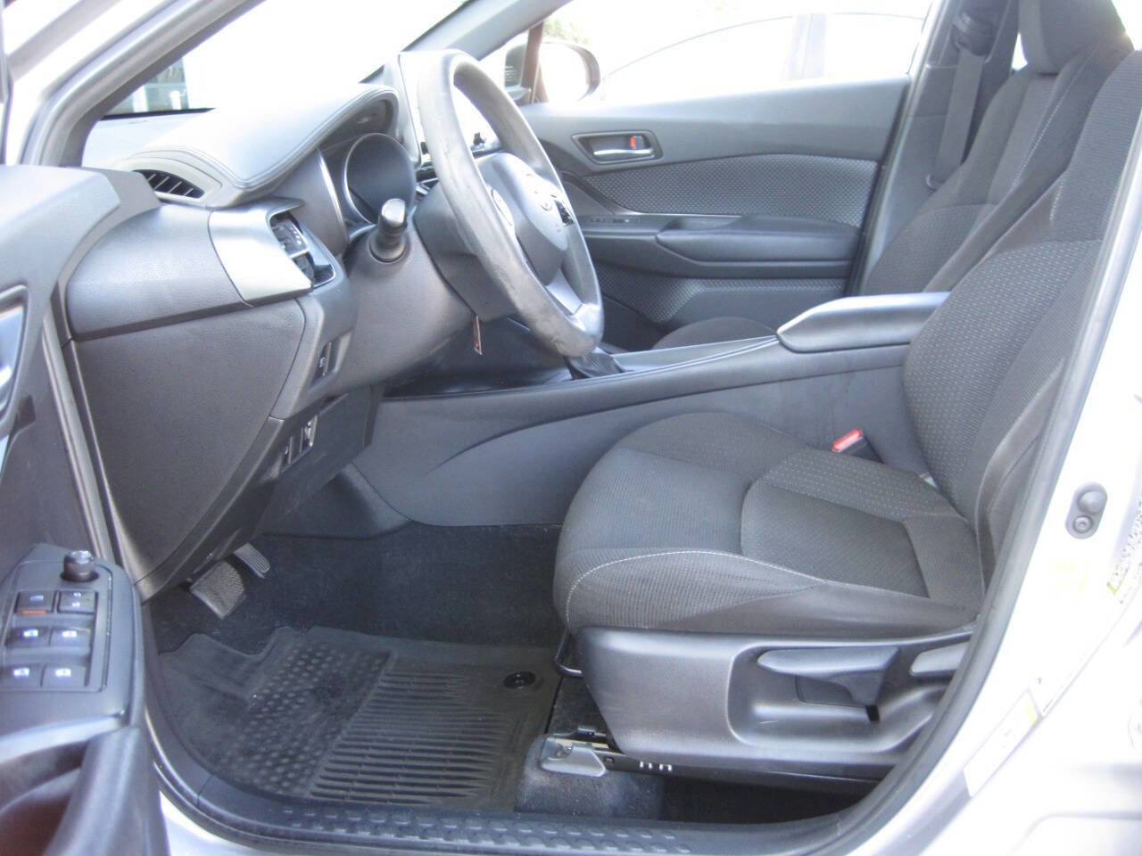 Used 2019 Toyota C-HR LE image 20