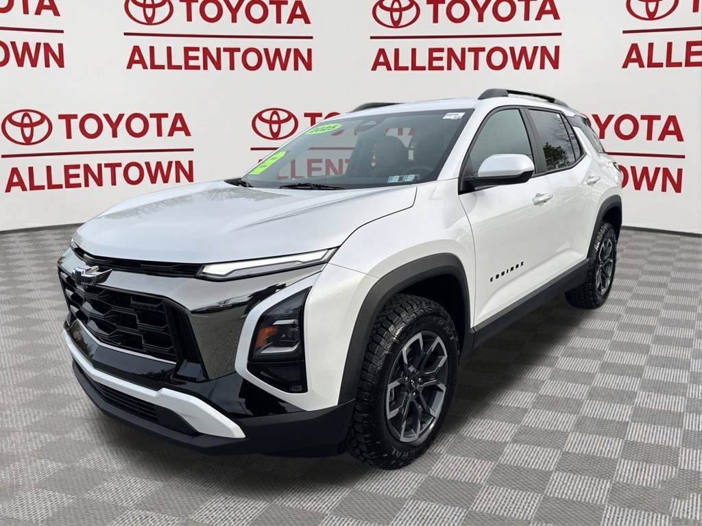 Used 2025 Chevrolet Equinox ACTIV AWD/4WD image 2