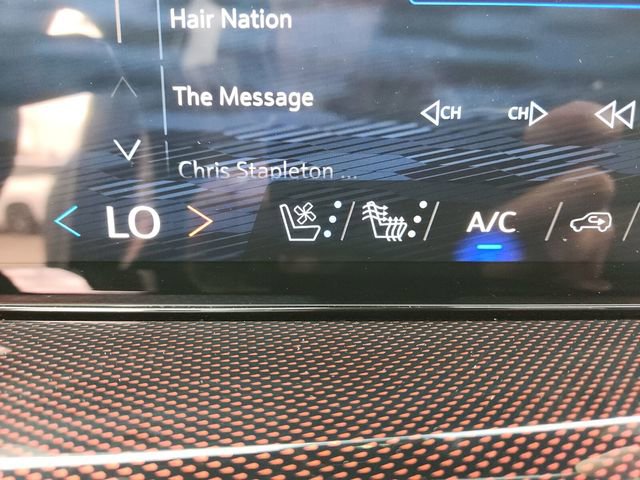 Used 2024 Chevrolet Traverse RS image 27