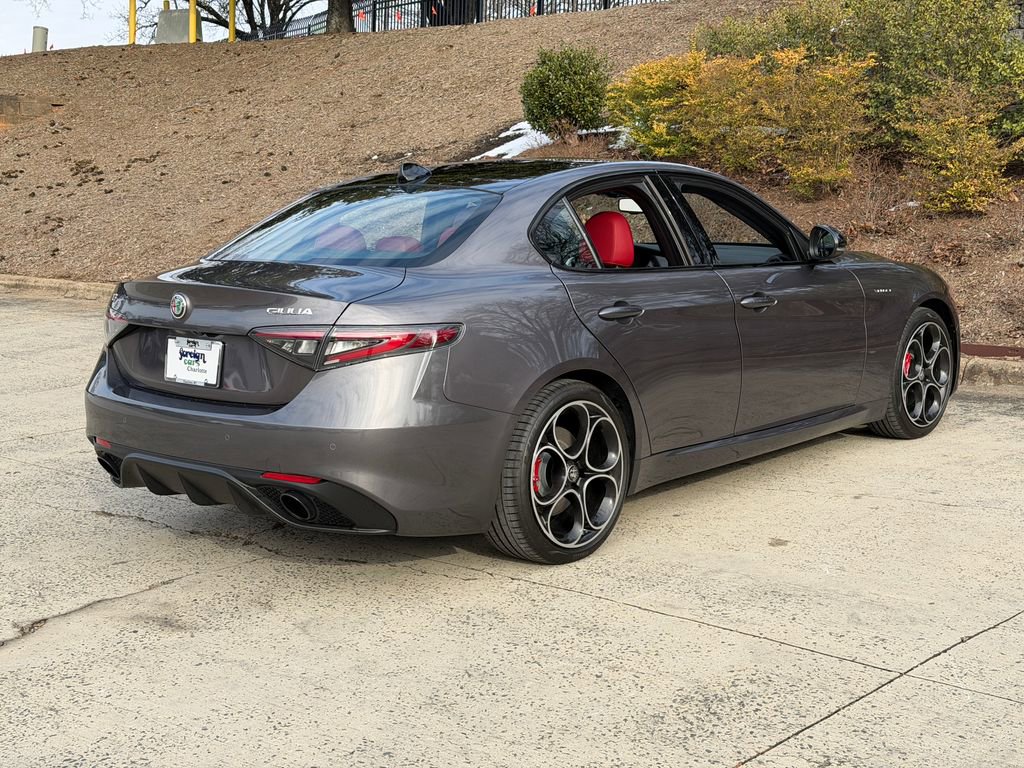 Used 2025 Alfa Romeo Giulia image 3