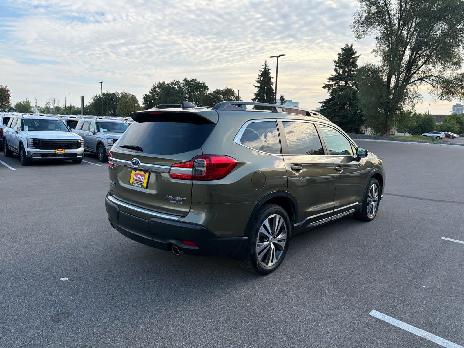 Used 2022 Subaru Ascent Limited w/ Technology Package AWD/4WD image 2